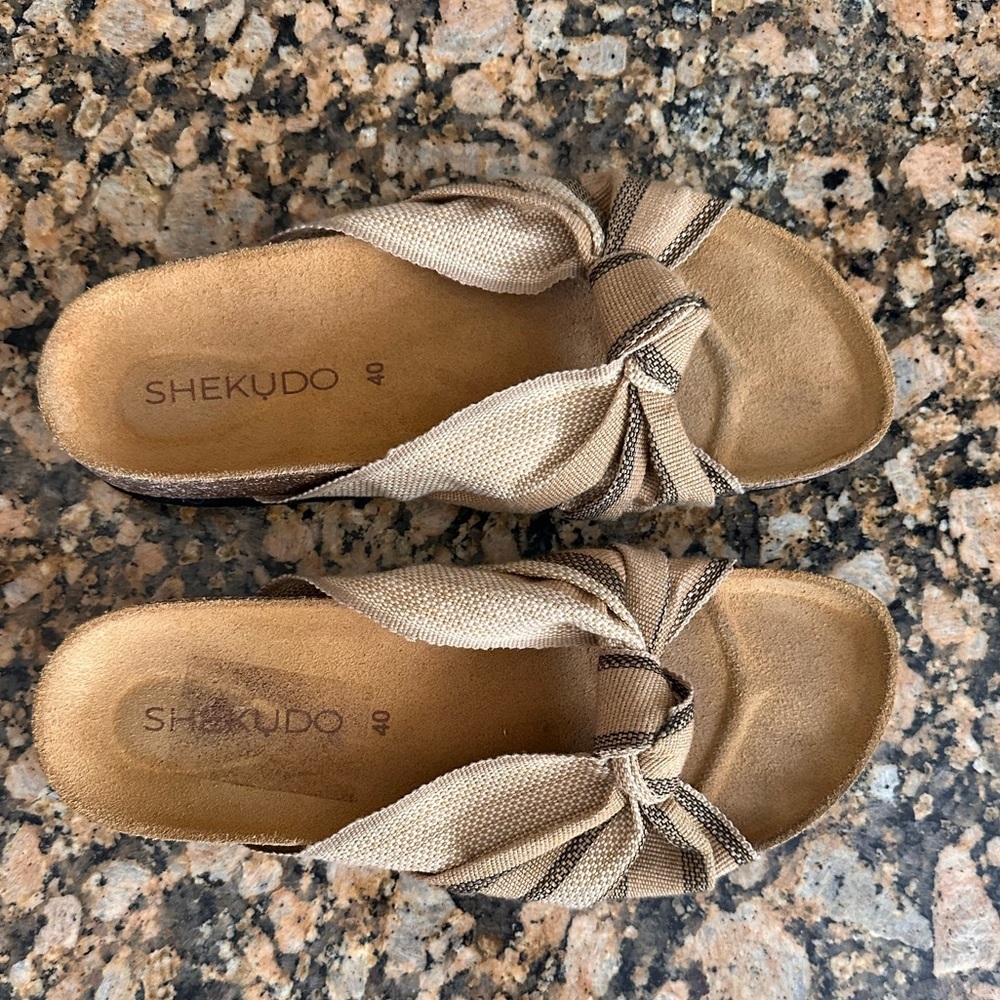 Shekudo Bahia Knot Slide
Sandals In Neutral - Picture 7 of 8